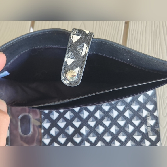 Vera Bradley Travel Organizer Wallet - Picture 7 of 8